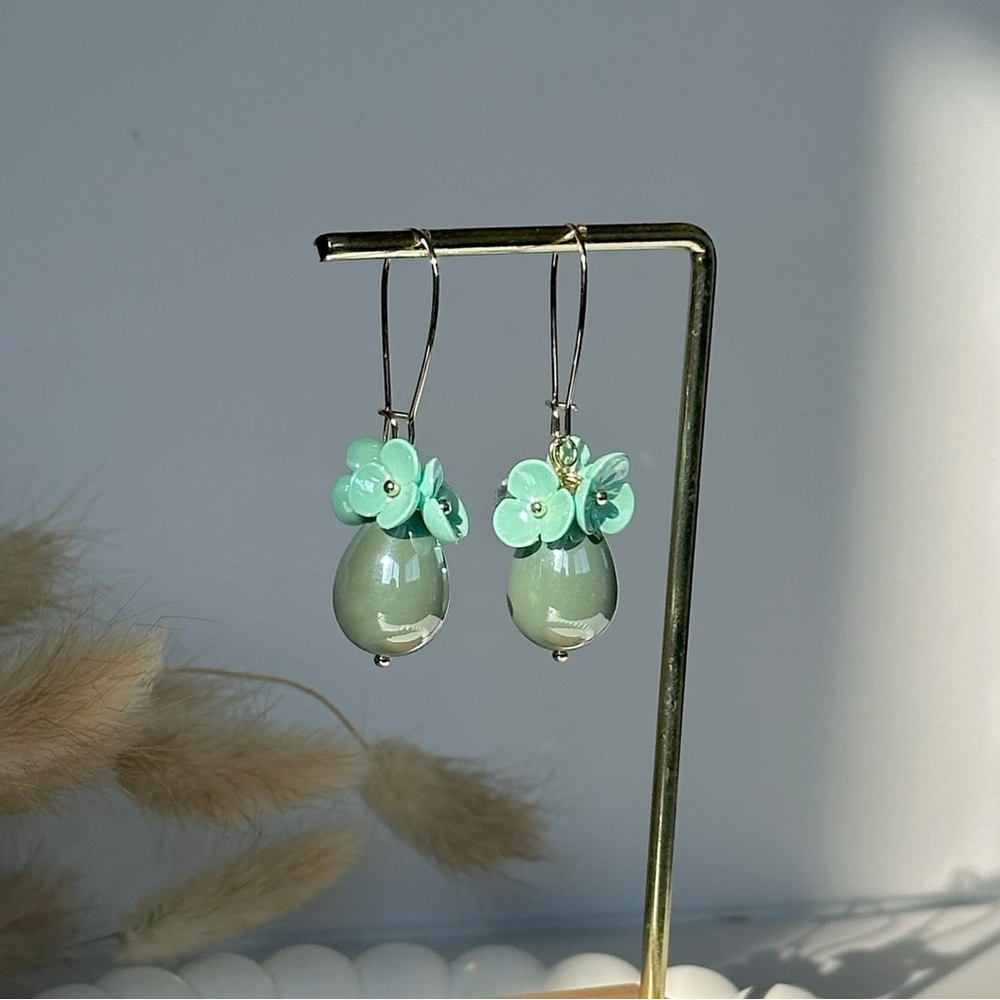 ◾️18k Gold Plated Green Pearl Hoop Earrings